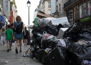 francia-huelga-recolectores-de-basura-1920-2