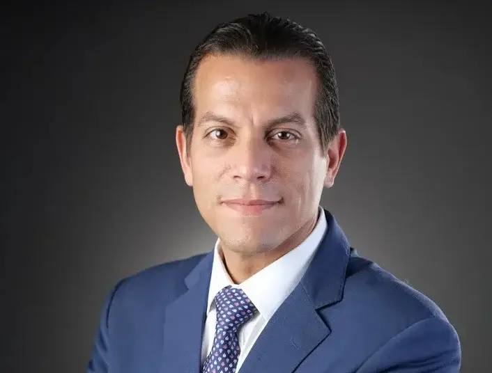 Citó estudios realizados sobre el impacto económico que podría tener un evento natural similar al huracán Georges, que devastó el país en 1998.