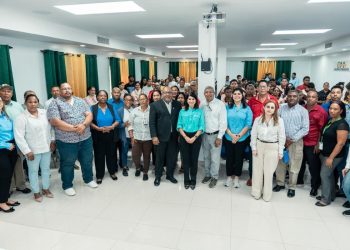 La Fundación Reservas del País capacita a más de 100 microempresarios de Pedernales a través de la conferencia Oportunidades, Gobernanza y Buenas Prácticas, en las instalaciones de Cootralcoa.