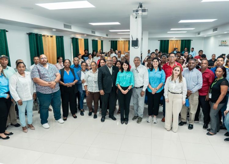 La Fundación Reservas del País capacita a más de 100 microempresarios de Pedernales a través de la conferencia Oportunidades, Gobernanza y Buenas Prácticas, en las instalaciones de Cootralcoa.