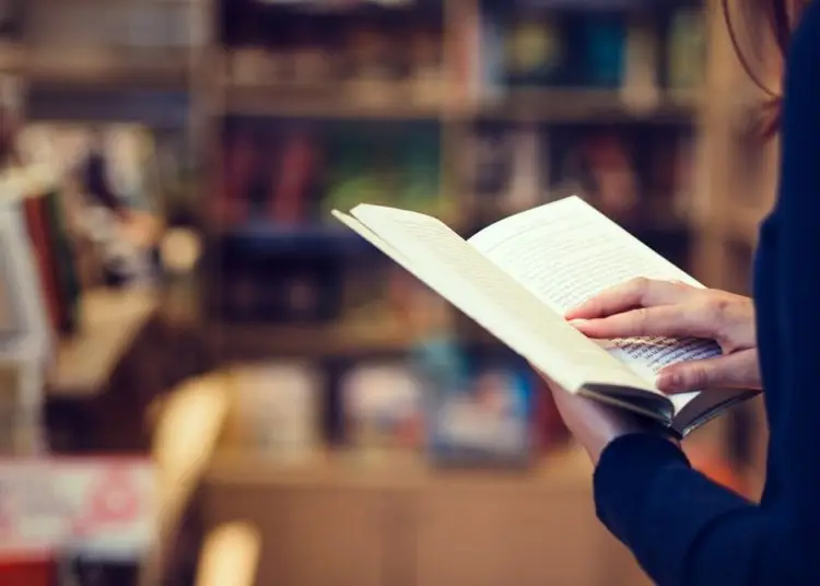 Señaló, que aunque "sartén" es un sustantivo femenino en el español general, en la República Dominicana, al igual que en otros países de América, predomina su uso en masculino: "el sartén".