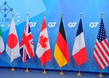 "Estamos contentos de que el secretario Bessent esté aquí en Banff junto con el presidente de la Reserva Federal (Jerome Powell). Vamos a seguir envueltos en una conversación muy constructiva", explicó Champagne.