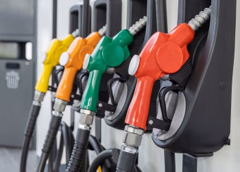 El Gobierno mantiene sin cambios los principales combustibles mediante subsidio para evitar alzas en los hogares.