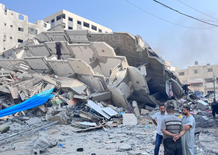 Bombardeos israelíes por aire, tierra y mar contra Gaza han dejado ya 950 muertos y al menos 5,000 heridos. - Fuente externa.