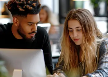 Un reciente informe de Deloitte, titulado “2025 Gen Z and Millennial Survey”, recoge las declaraciones de más de 23,000 jóvenes de 44 países.