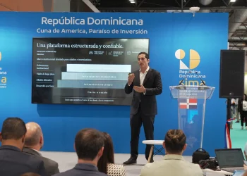 Nader resaltó la importancia de integrar impacto social y desarrollo comunitario dentro de los proyectos turísticos.