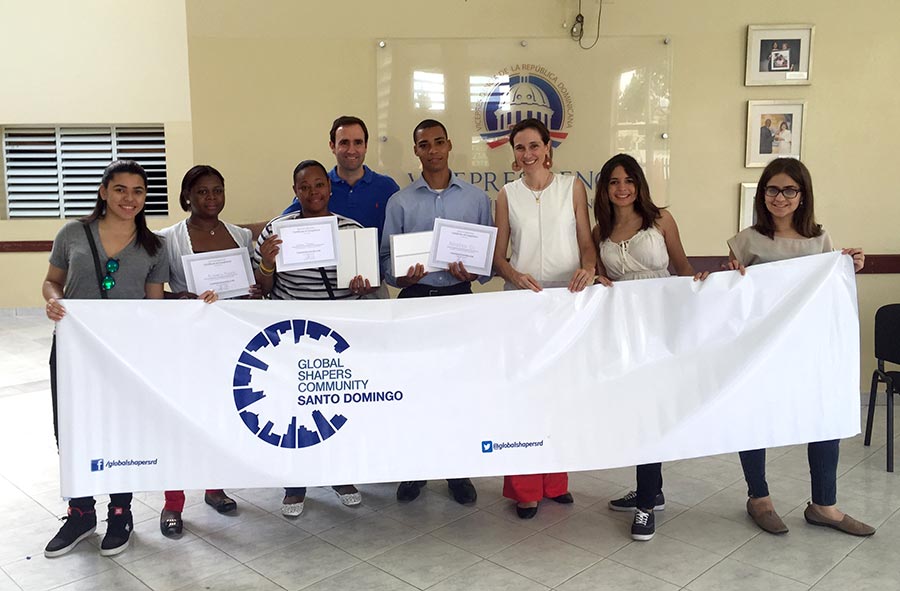 Las primeras tres certificaciones de Global Shapers fueron entregadas en Villa Mella.