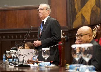 El mandatario también mencionó la Ciudad Judicial de Santo Domingo Este, el edificio gubernamental más grande del país, con una extensión de 46,000 metros cuadrados y una inversión de RD$4,486 millones.