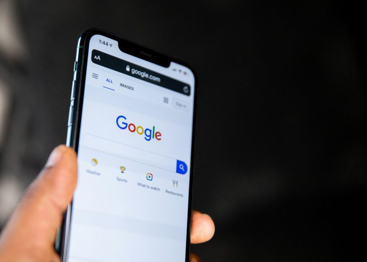 La supuesta estrategia demuestra asimismo que Google sigue tratando de hacer frente a una tecnología que, según el FT, amenaza su negocio publicitario, casi un año y medio después de la aparición de ChatGPT.
