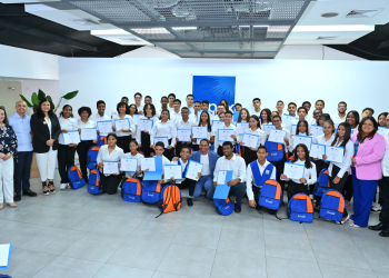 La graduación culminó con la disertación “Crea, Innova y Tranforma” del ingeniero electromecánico Juan Carlos González Boitel.