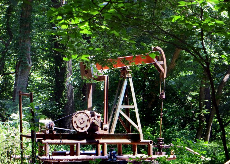 Extracción de petróleo. - Fuente externa.