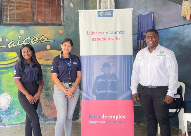 La empresa indica que tiene como objetivo contratar tanto a hombres como a mujeres en todas sus áreas.