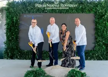 David García, Jesús Durán, Rosa Zapata y Antonio Valera realizan palazo que da inicio a la construcción de Marina Park.