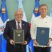 Los cancilleres de República Dominicana y Guatemala durante la firma del memorando de entendimiento.