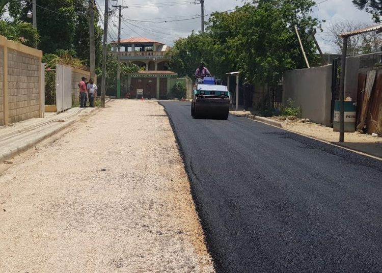 La reconstrucción vial de Guayacanes figura entre las obras con mayor nivel de ejecución.