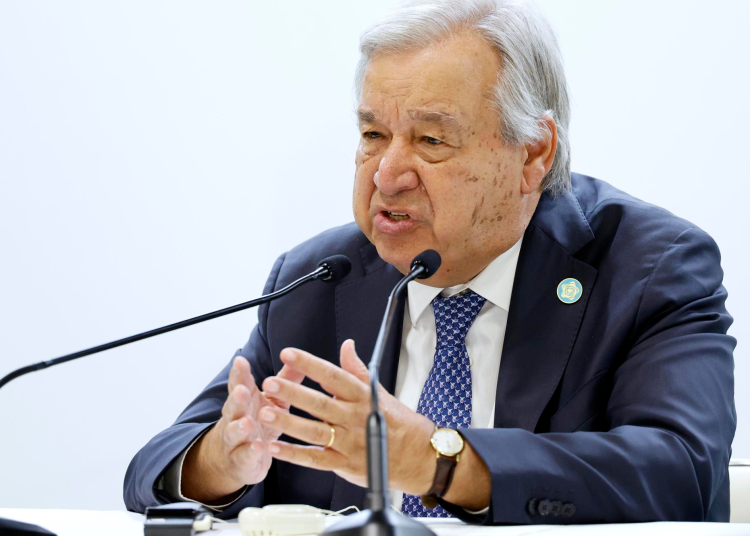 El secretario general de la ONU alertó sobre el impacto de los combustibles fósiles en la economía global.