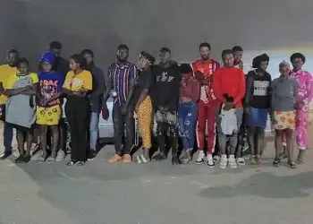 Muchos de ellos fueron interceptados cuando caminaba por zonas de montañas, mientras otros fueron detenidos cuando eran transportados en vehículos, de acuerdo con el Ejército.