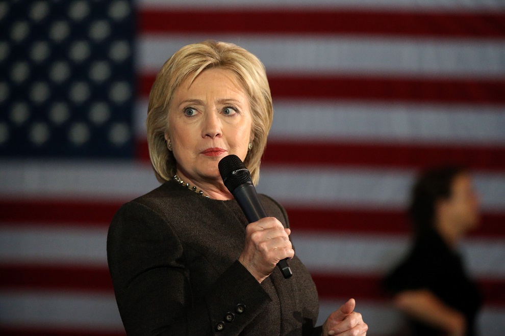 hillary clinton campaigns in nh