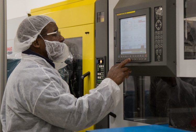 En las zonas francas operadoras, los puestos de trabajo ocupados por hombres totalizaron 4,399 en 2024.