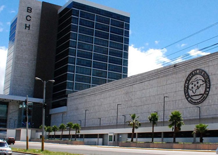 El BCH detalló que los sectores de alimentos y bebidas no alcohólicas y transporte, con 0.16 puntos porcentuales cada uno.