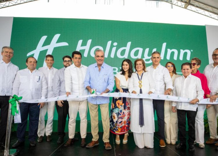 Abinader resaltó que invertir en el turismo dominicano es una apuesta segura, expresando reconocimiento y respaldo a los inversionistas que confían en el país.