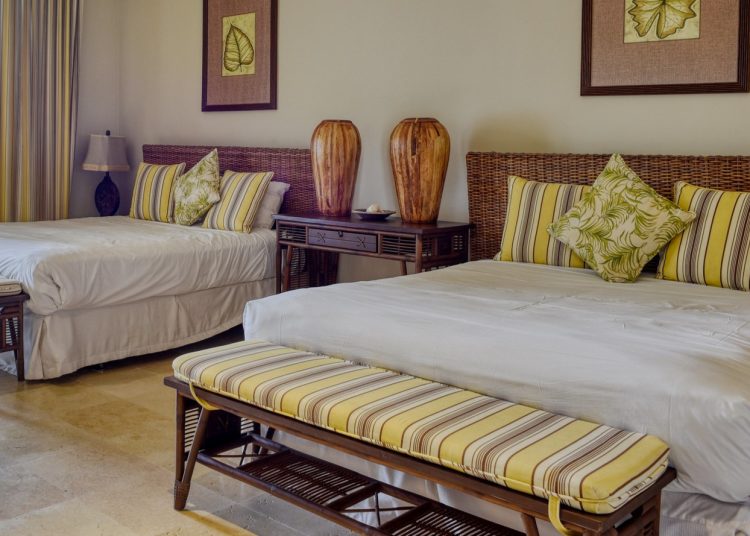 Los datos oficiales establecen que el 75.6% de las habitaciones inscritas en el país está al día en materia de permisos, lo que equivale a 63,730 de un total de 84,252.