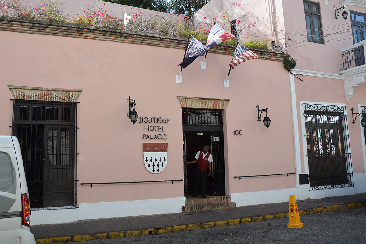 hoteles pequenos zona colonial