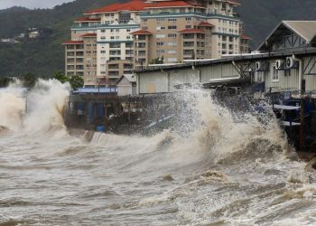 Waters recordó que basta un solo huracán para provocar daños materiales de gran magnitud.