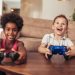 Niños usando videojuegos - Fuente externa.