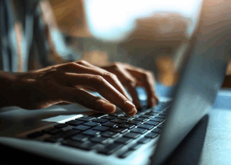 Para los profesores, la IA generativa ofrece la promesa de mejorar su productividad.