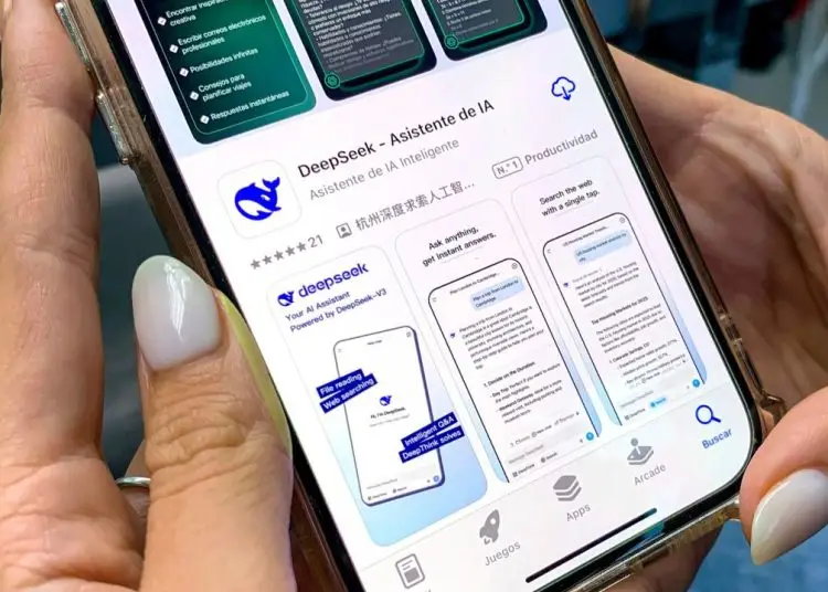 DeepSeek está liderando las listas de descargas de App Store en EE.UU. y China.