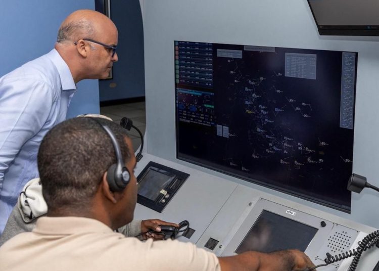 Igor Rodríguez destaca labor de los controladores aéreos para garantizar la seguridad y eficiencia del tránsito aéreo.