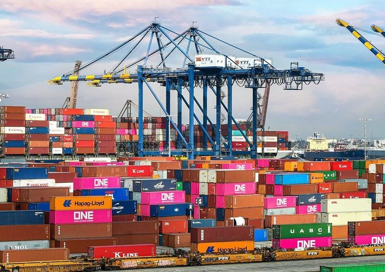 Las importaciones de América Latina y el Caribe también se desaceleraron en el primer trimestre del año, al registrar un 0.6% respecto al 21.1% de 2022. - Fuente externa.
