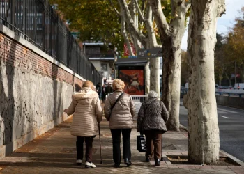 En términos absolutos, la edad mediana de España (45.3 años) es la séptima más elevada de toda la UE. - Fuente externa.