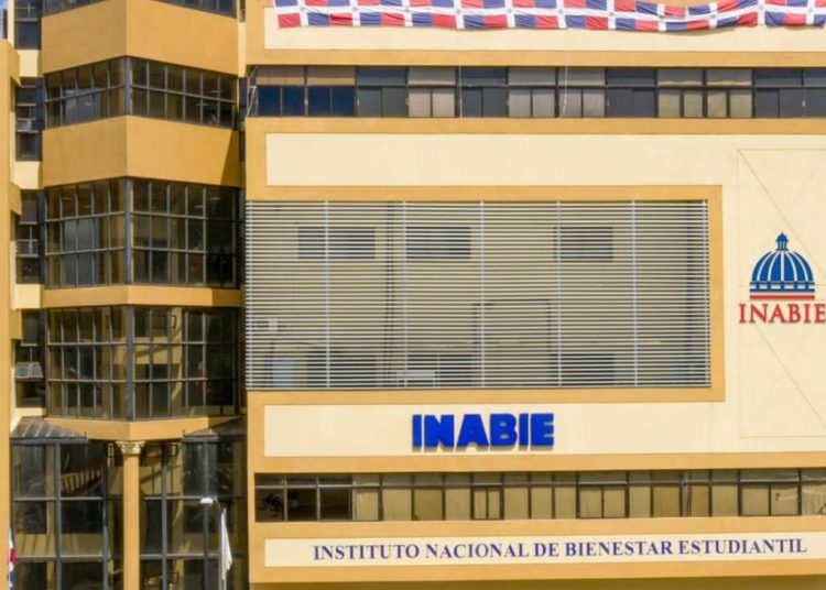 Asegura que adjudicaciones se realizaron en cumplimiento a los criterios técnicos de los pliegos y no a ningún otro interés particular.