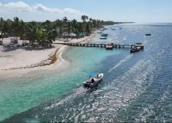 Los centros de difícil acceso están distribuidos en las regionales educativas de Barahona, San Juan, Azua, San Cristóbal, San Pedro de Macorís, La Vega, San Francisco de Macorís, Santiago, Valverde Mao, Higüey, Monte Cristi, Nagua (María Trinidad Sanchez), Cotuí (Sanchez Ramírez), Monte Plata y Bahoruco. 