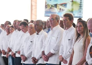 Santos también señaló que esta infraestructura permitirá aprovechar al máximo el potencial de energía renovable, eólica y solar de la región noroeste.