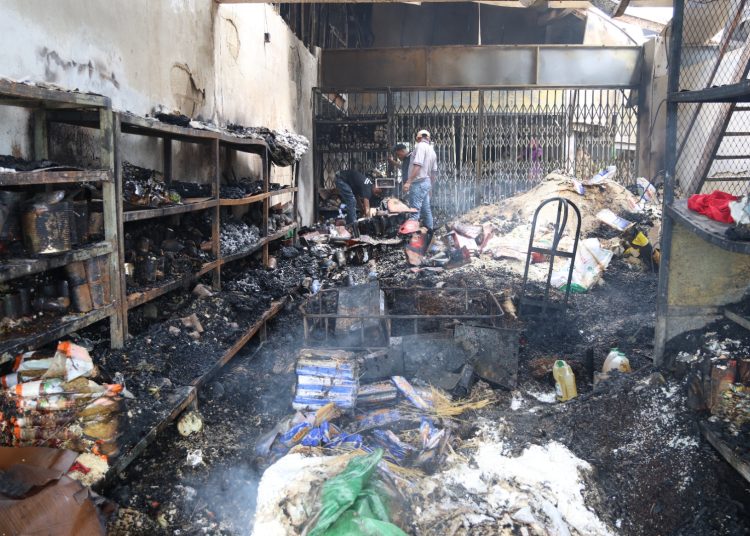 El incendio afecta directamente a decenas de comerciantes mayoristas que generaban empleos formales, algunos con hasta 60 trabajadores.