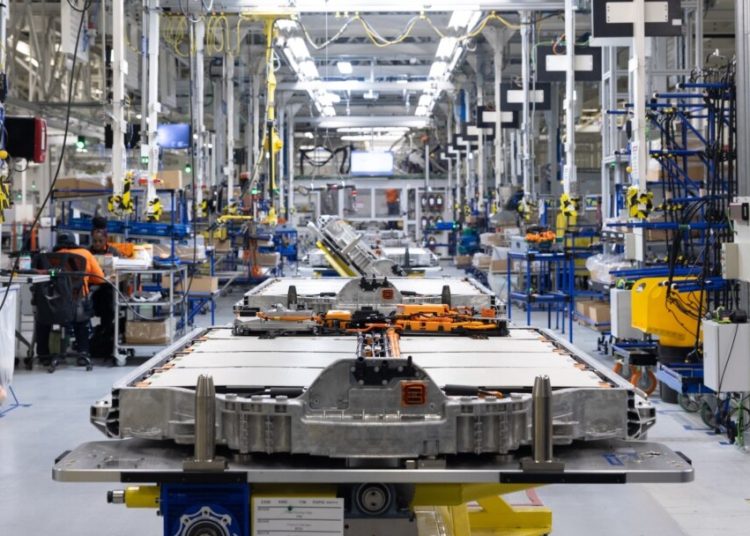 En términos interanuales, la producción industrial cayó un 0.9% en noviembre con respecto a un año antes.