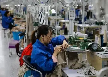 El estadístico de la ONE, Yu Weining, destaca el aporte de sectores considerados como nuevos motores económicos como la fabricación de equipamiento.