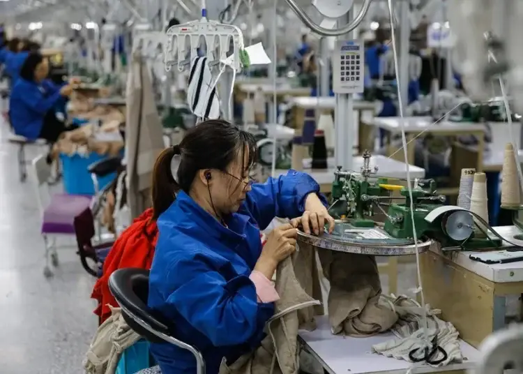 El estadístico de la ONE, Yu Weining, destaca el aporte de sectores considerados como nuevos motores económicos como la fabricación de equipamiento.