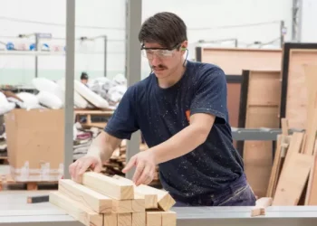 El año pasado, la industria argentina acumuló una caída del 1.8%, en contraste con la mejora del 4.2% registrada en 2022.