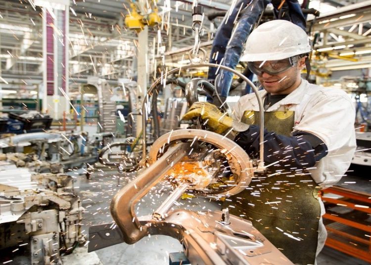 En tanto, el indicador mensual de la actividad industrial (IMAI) se incrementó un 0.7% con cifras desestacionalizadas en abril pasado frente al mes anterior.