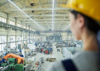 Las compañías encuestadas apuntan a una mejora de la demanda, más a nivel nacional que desde el extranjero, los nuevos pedidos para exportación cayeron por primera vez en ocho meses.