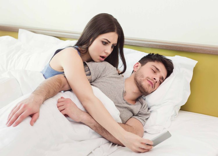 El que tu ex-pareja tenga acceso a tu perfil de Instagram, mensajes privados y fotos puede resultar peligroso para tu integridad e identidad. Fuente externa.