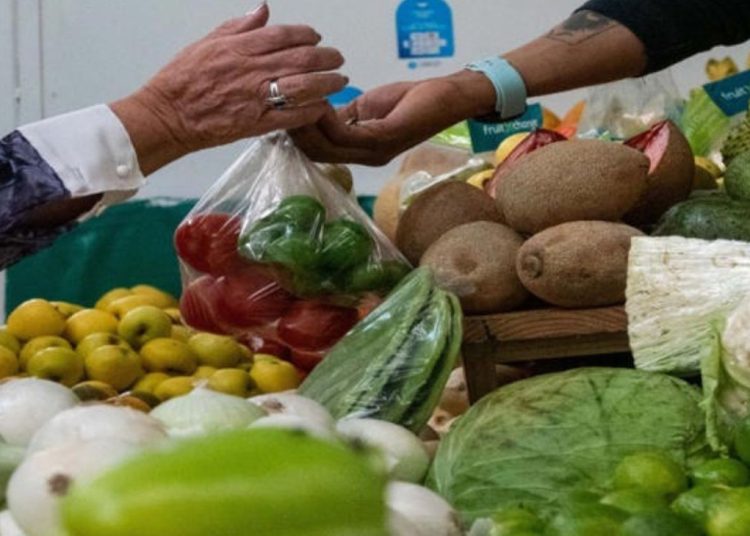 El índice de precios de la canasta de consumo mínimo, conformada por 176 productos y servicios, subió un 0.54% quincenal y un 4.27% a tasa anual.