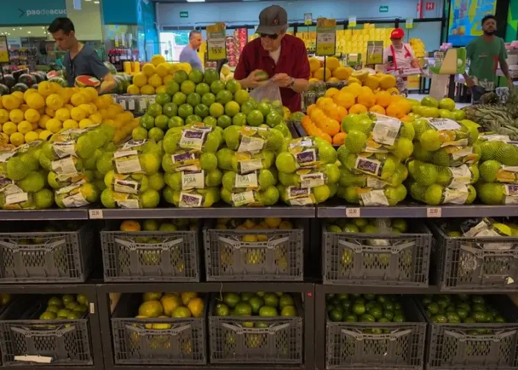 El índice de precios cerró el año pasado en 4.83%, superando el porcentaje de 2023 (4.62%) y por encima del techo de la meta establecida por el Banco Central brasileño.