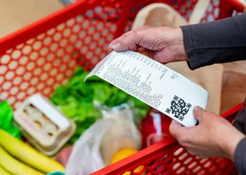 EC destacó que aunque el ritmo del aumento de los precios de los alimentos se moderó del 2.7% en octubre al 2.6% en noviembre, su costo "sigue siendo elevado".