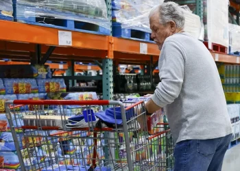 Los precios de los alimentos comprados en tiendas aumentaron el 3.5% interanual.