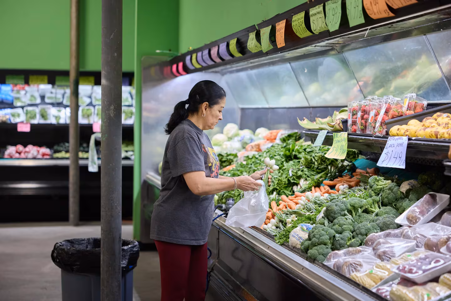 El dato de inflación subyacente, que excluye los volátiles precios de la energía y los alimentos, la caída fue de dos décimas con respecto a abril y se situó en una inflación PCE del 2.6%.